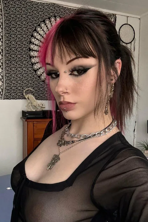 Starts off safe but it gets hotter with each slide. How far you can you get before stroking again? Once you stroke you are not allowed to go further. I bet most of you can't even make it past slide 5 without stroking. Even though the first real nudity is only at 17🤭