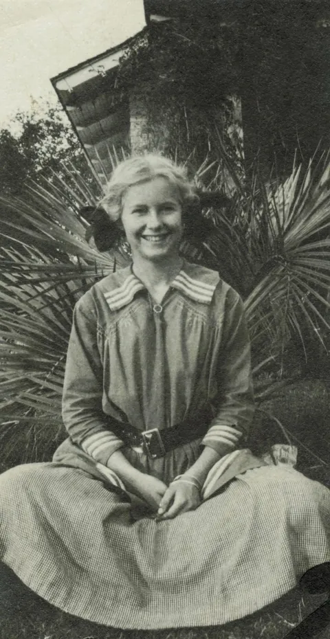 From child to young lady. 2 photos of the same person some years appart, circa 1900s-10s