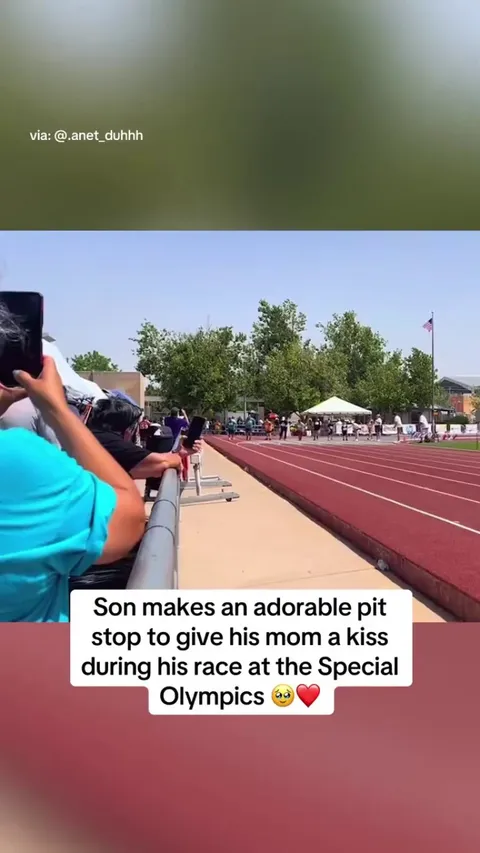 Special olympics athlete makes a pit stop to give his mother a hug mid race