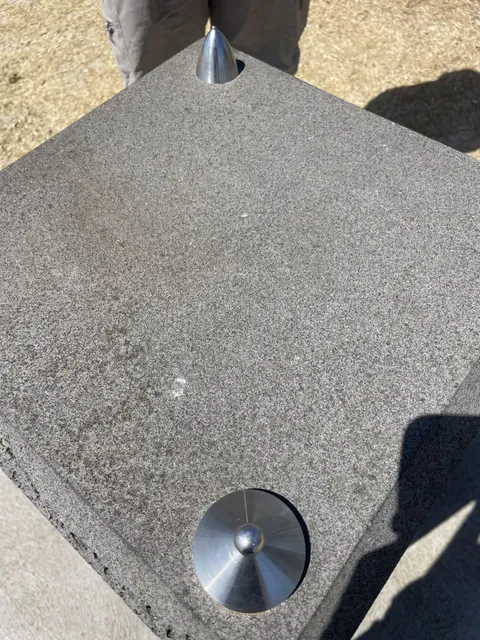 A 1:1 000 000 000 model of the Earth and moon