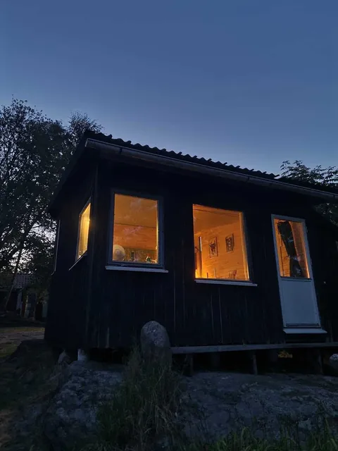 a simple yet very cozy cabin I stayed in Brännö (Sweden 🇸🇪)