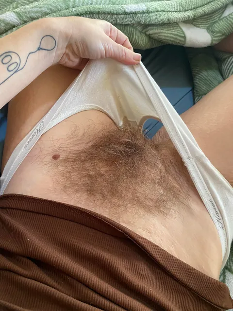 If you’re the type to get hard for hairy pussy, tell me which pic is your favorite 🌳💦 1-20