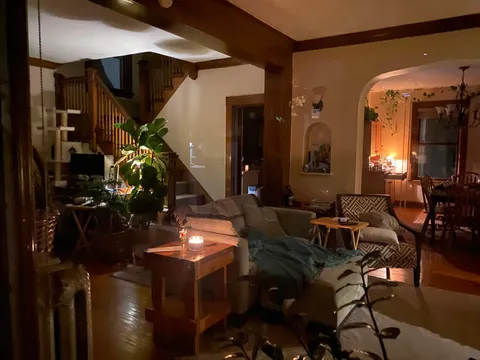 It’s quite cozy in the right lighting, and a final fall breeze before the snow❄️