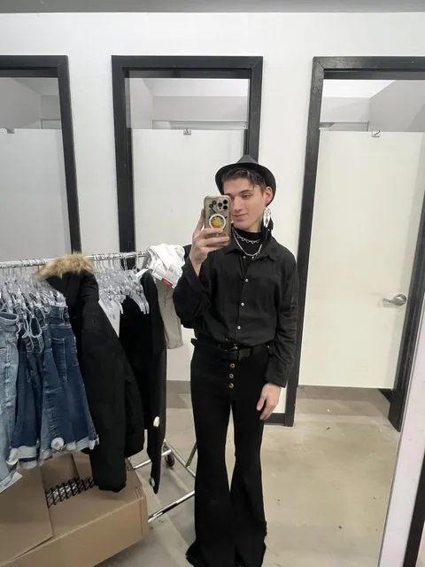 Genuinely terrified to post in this sub but this was my outfit for work yesterday. I work at Guess 