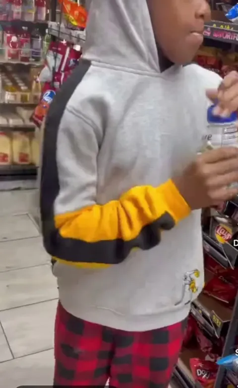 Store clerk lets boy grab whatever he wants and covers it