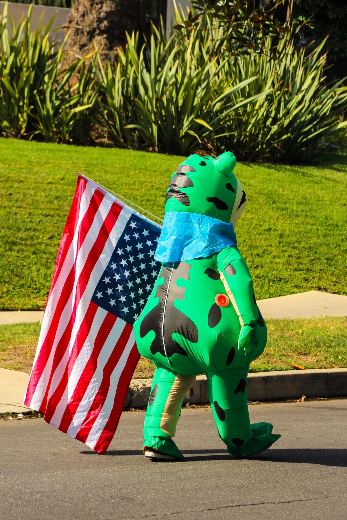 protest outside the LA mayor’s house criticized her compliance with ICE; LAPD came in droves [OC]