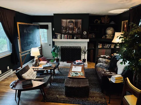 Always been my dream to have a study/library space. Finally finished.