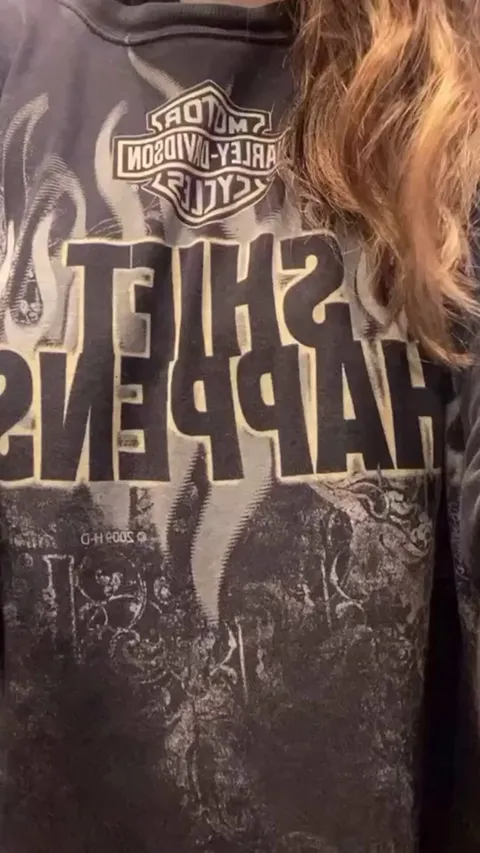 Showing them tiddies and cakes