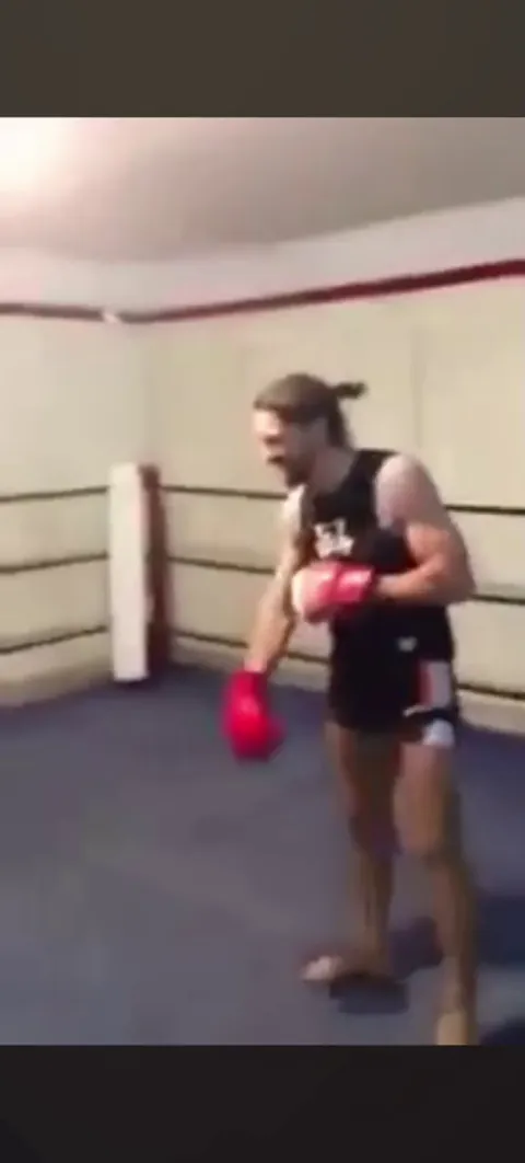 Elderly boxer proves experience hits harder