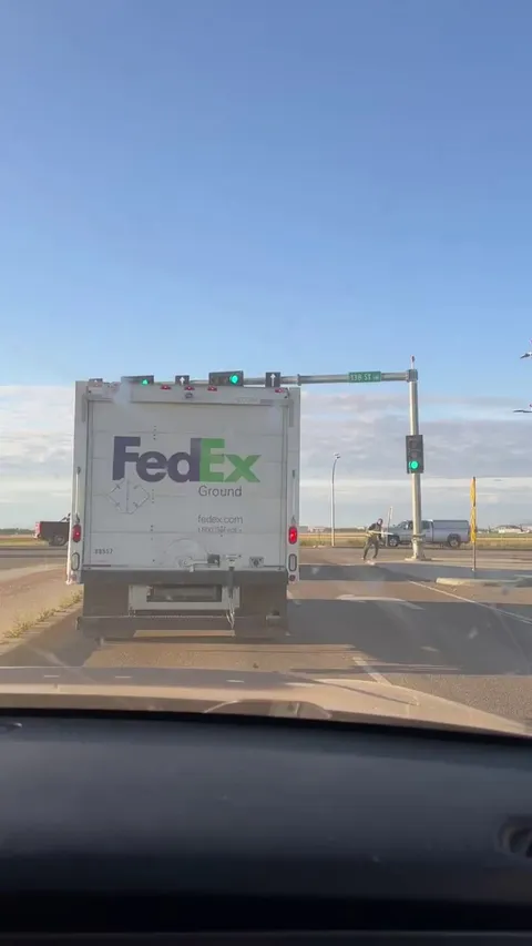 TIL that streetlights can be moved for oversized loads