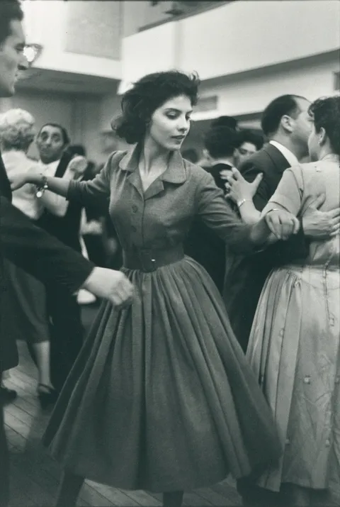 Traditional group dances alternated with rock ’n’ roll during an evening dance for young Jews, Amsterdam, 1950s