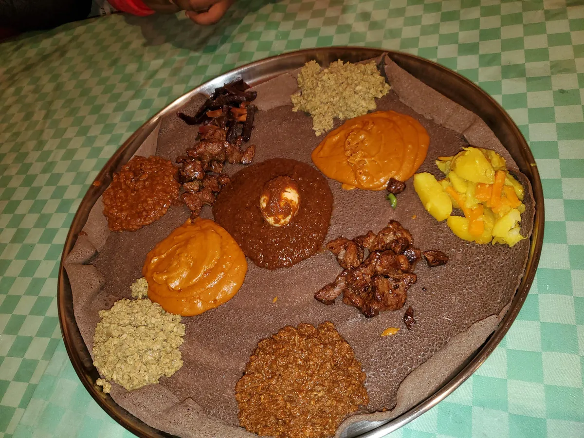 [I ate] Ethiopian cuisine "injera" 