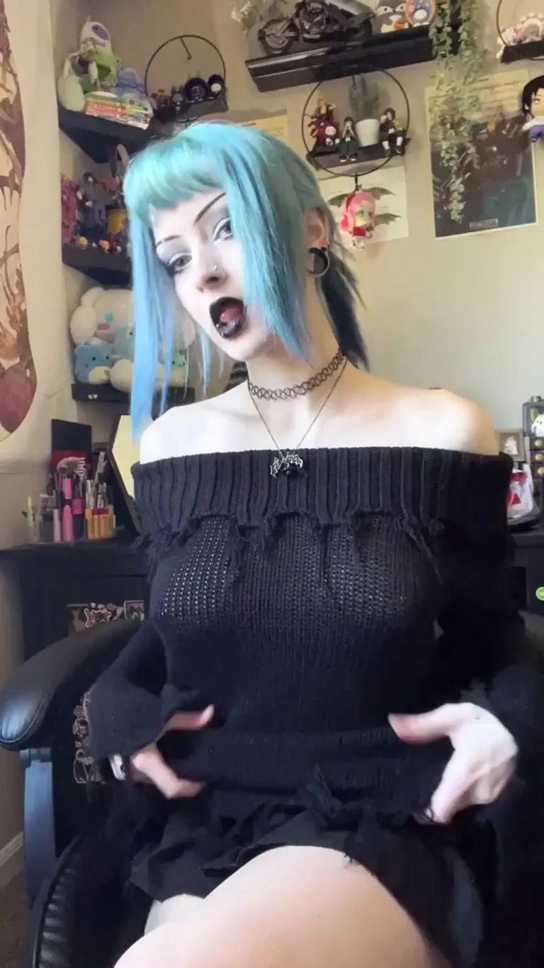 Nothings better than a goth girl whos into big loads