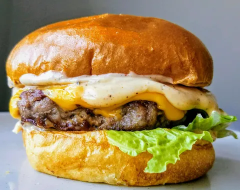 Cheeseburger with Spicy Mayo