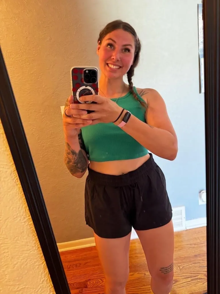 Born in 1999, 1 kid... Am I still hot? 🫣➡️ F26