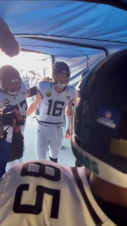 [Highlight] Trevor Lawrence pre-game: "All I've heard about is how good this defense is. Let's show them we don't give a shit, whoever we go against gets their ass beat."