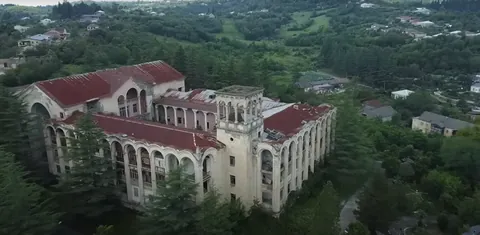 Abandoned majestic hotels and mansions in Georgia