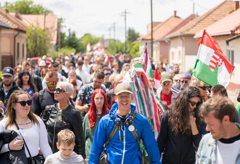 The Opposition to Orbán’s Madness: A Kinder Face of Hungary: A 300-kilometer march is underway, with shared breakfasts and lunches, music and singing, flower planting, conversations, and listening to people’s problems. More and more people are joining in, and the League of the Peaceful has been born