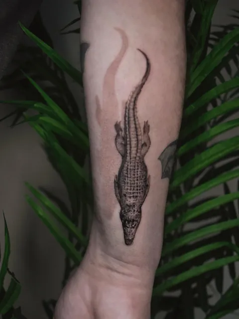 Ornamental chest piece by @carbonreverie