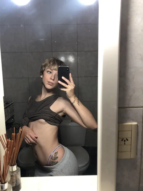 Do you like blondes? yes or no