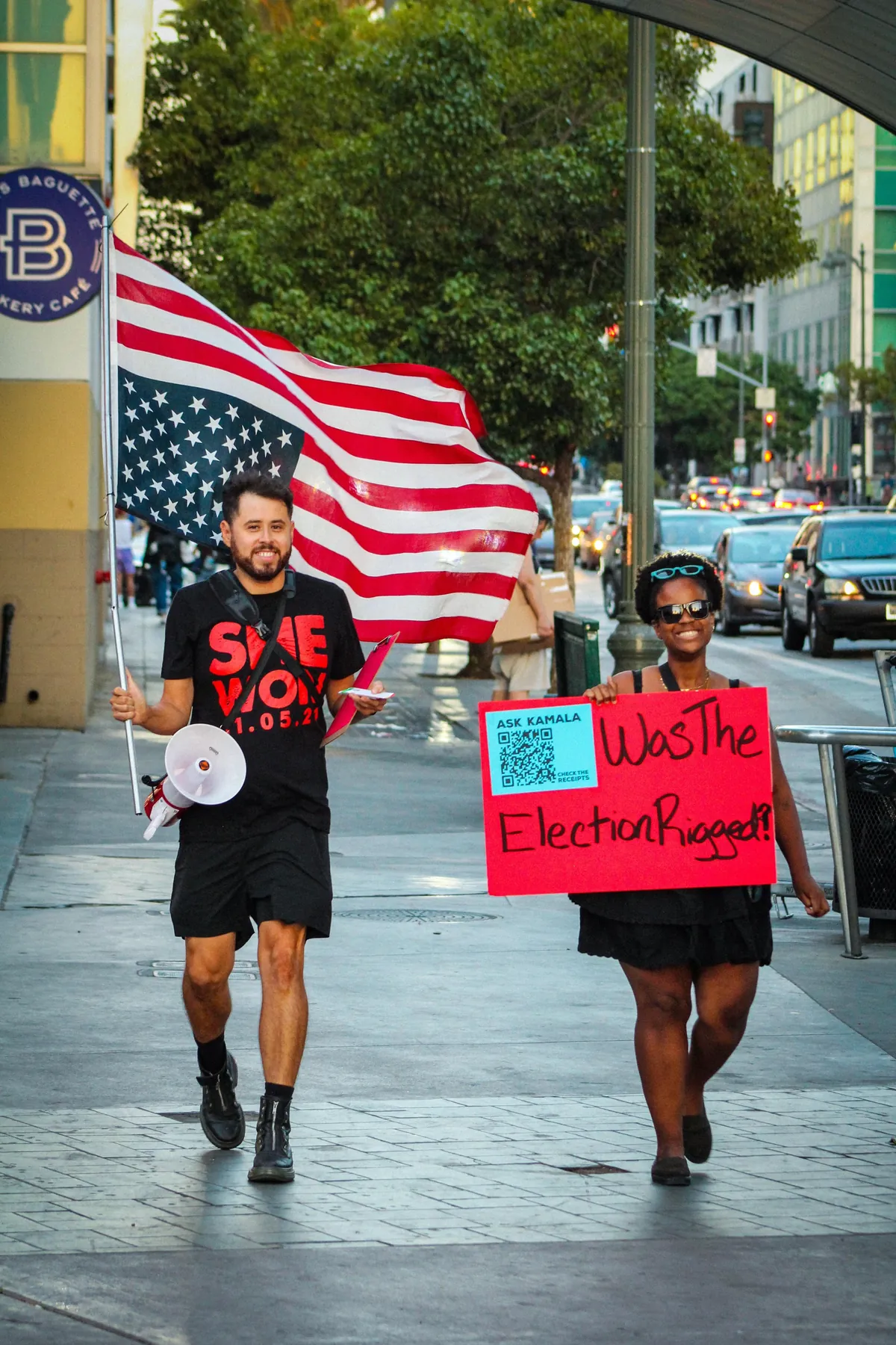 tried to capture the mood outside Kamala Harris’ book tour stop in Los Angeles on Monday [OC]