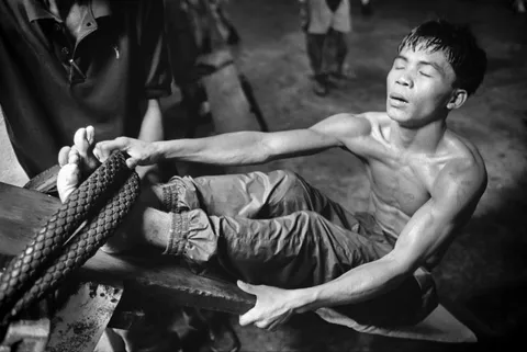 Before he became a world champion: a 17 Year old Manny Pacquiao training on ghetto gym equipment made from bicycle tires and wood [Image]