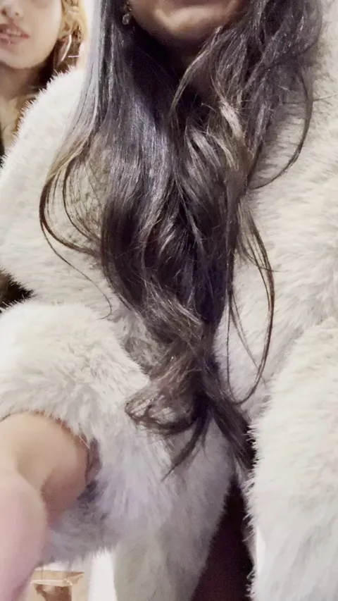 Two latinas for one, just to mess with your mind even more