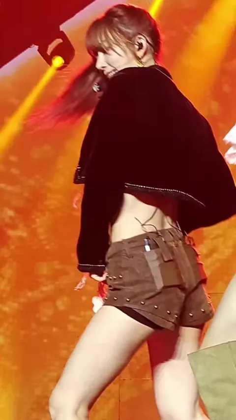 LE SSERAFIM - Sakura