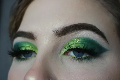 New to the subreddit! Wanted to show you my lil green look i did today!
