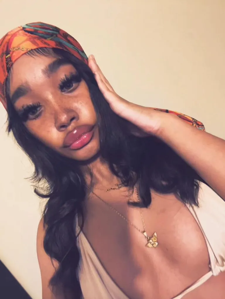 Hii DM my tele 2 buy🫶🏼