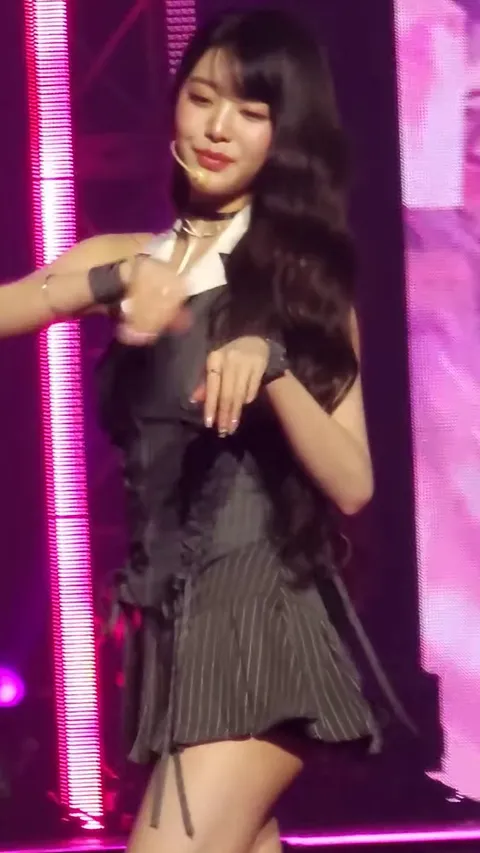 IVE - Wonyoung feat. Leeseo