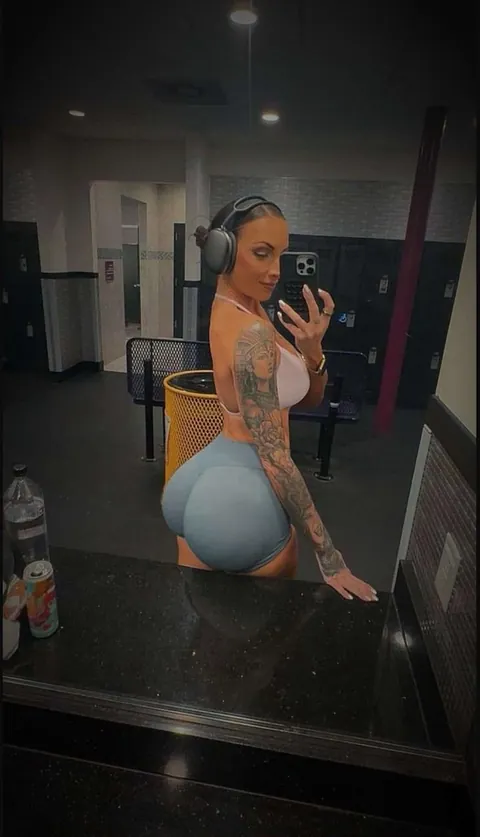 Building my booty so I look good naked lol