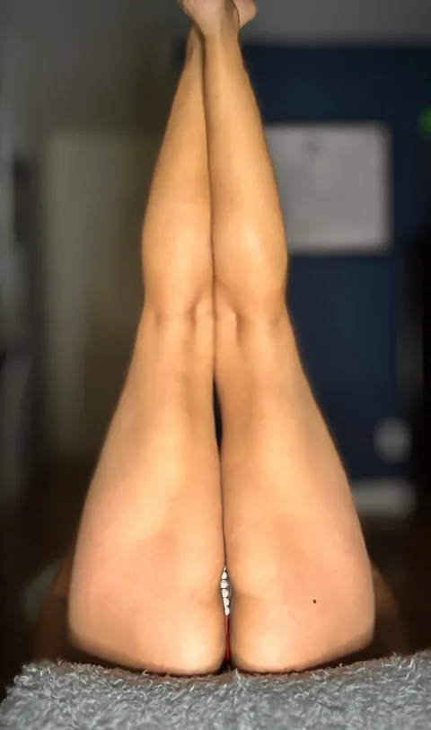 Thigh-centric pics, with guest appearances by other curves