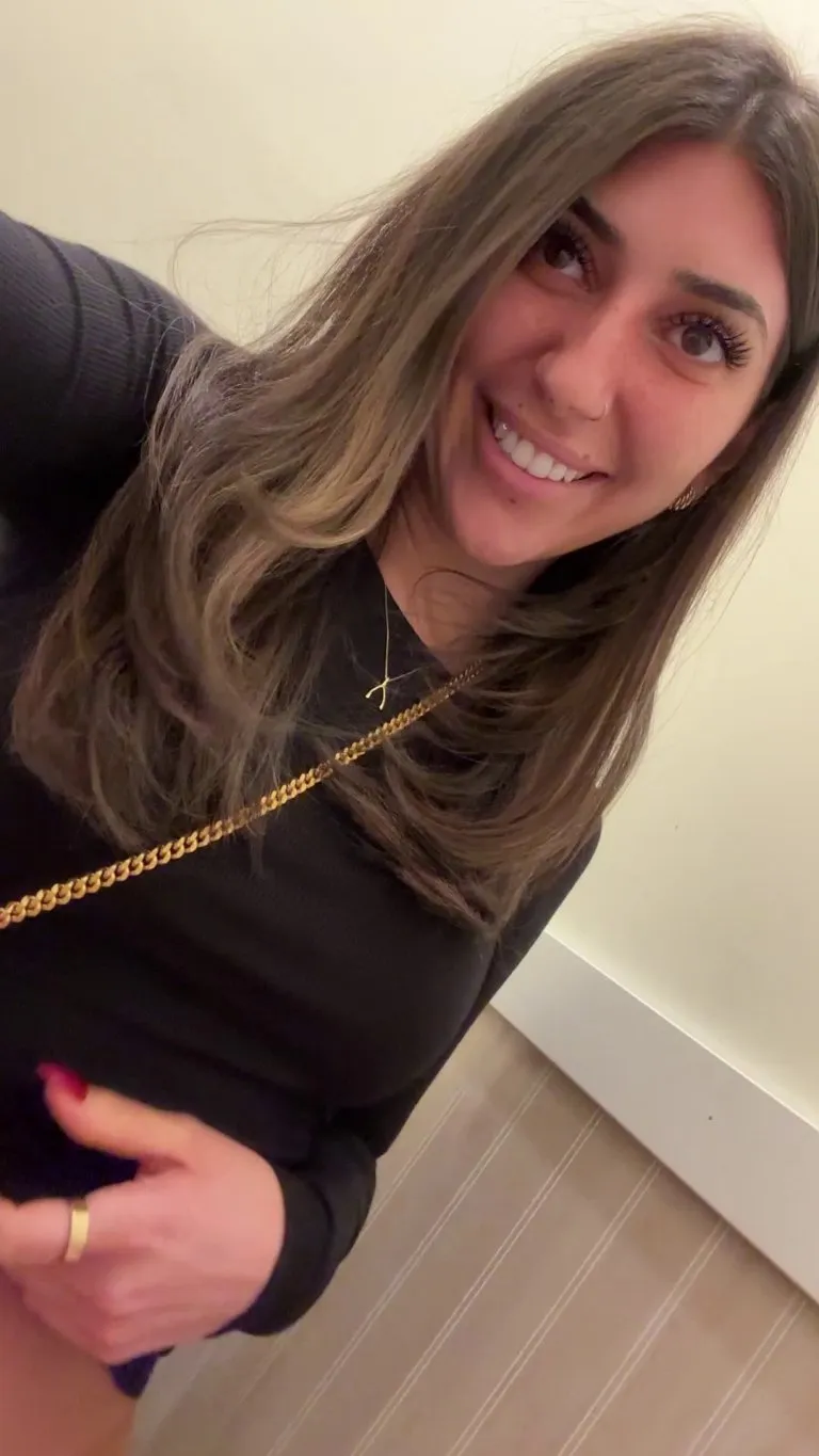 Sneaky pee at the bar…it should have been down your throat instead 😍