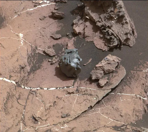 “Curiosity Mars Rover Checks Odd-looking Iron Meteorite”