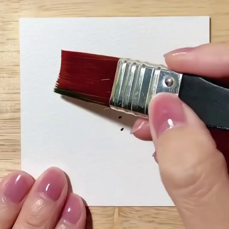 The last strokes that complete the paintings