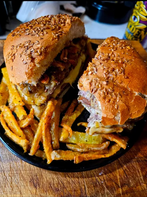 [Homemade] Burger &amp; Fries