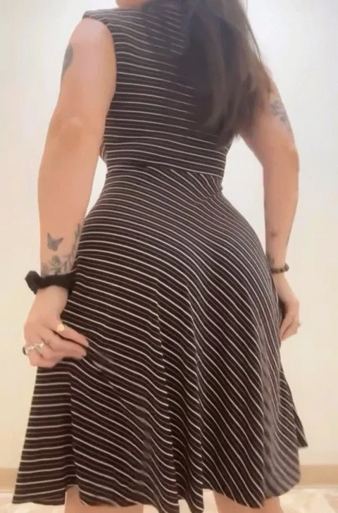 Let’s start your Monday off right, meet me in the bathroom for a quickie ;)