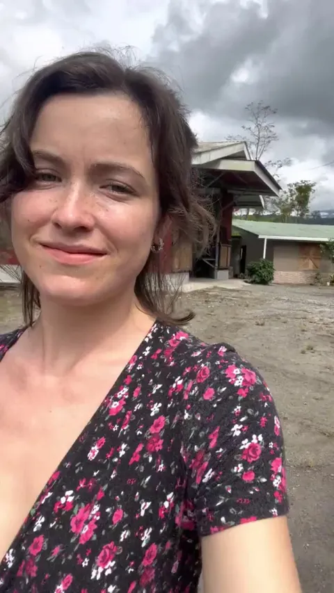 Unwrapping this Dress during a Walk