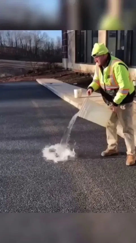 German engineers have developed a water-absorbent asphalt. The new permeable asphalt pavement can absorb up to 4 tons of rainwater per minute, eliminating puddles. This technology has already been tested in several regions of Germany.