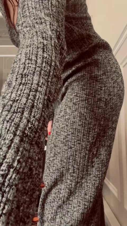 An exhibition for you before starting my work’s day 😏🔥