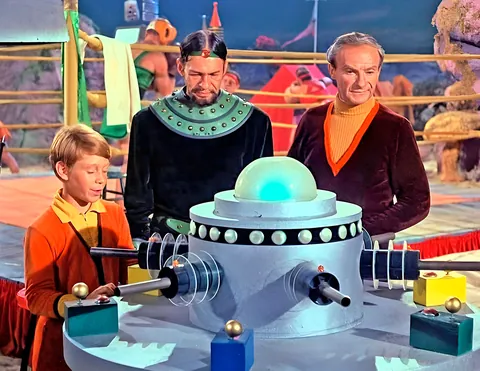 This TV show was such a big part of my childhood, Lost in Space ran for three seasons from 1965 to 1968 and is still in replay today...