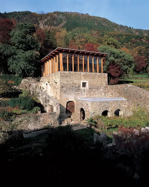 Knoll House, Italy, a private home built atop the ruins of a medieval barn. Designed by Werner Tscholl in 1997