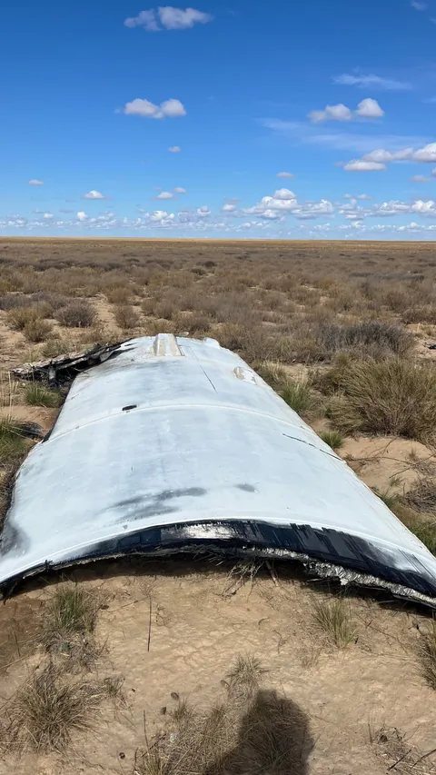 Anybody recognize this debris of a Russian rocket in Kazakhstan?