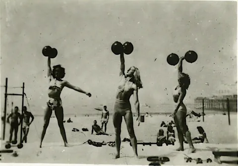 Photos of Stunt woman and athlete Relna Brewer Mcrea during her prime in Santa Monica, California, 1946. 5ft 2in and 110 pounds, could hold over 120 on one hand