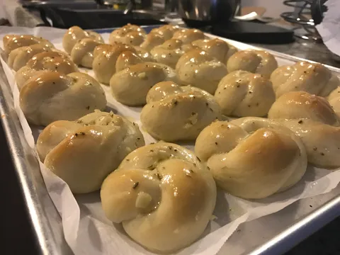 [Homemade] Garlic knots. Maybe the prettiest bread I've ever made.