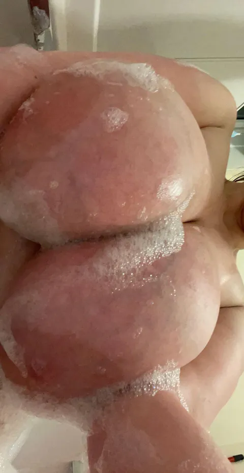 OVERSIZED naturals in the bath woo!