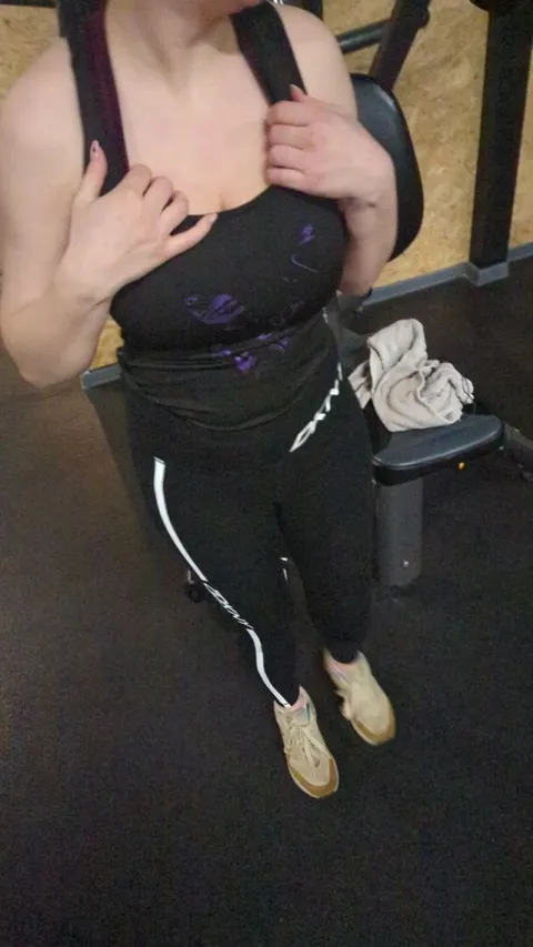 A very risky gym bounce... (;