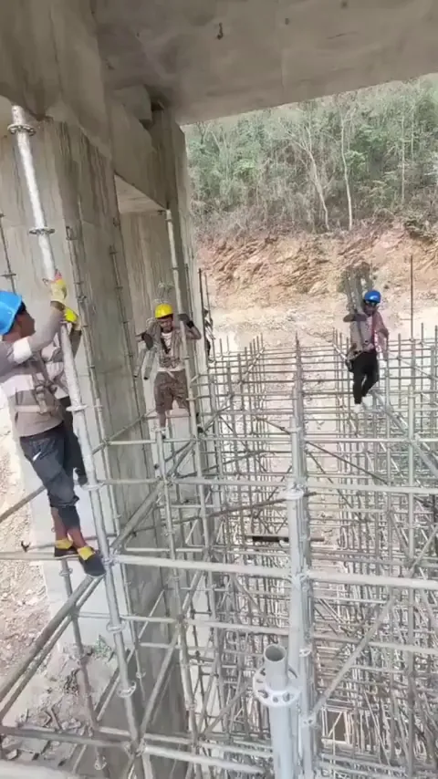 These Men Make Bridge Scaffolding Look Easy