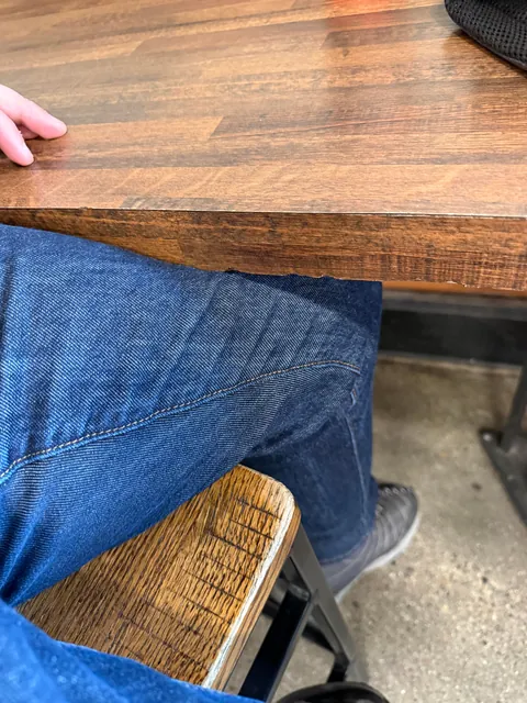 The amount of leg room between the chairs and the counter at this Starbucks